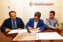 Noticias:: El Ayuntamiento de Pinto firma con ADIF la cesión de las parcelas necesarias para construir el apeadero de La Tenería