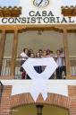 Noticias:: Estudiantes de Pinto personalizan con sus buenos deseos el tradicional lazo de la paz