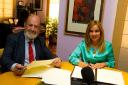 Noticias:: Miriam Rabaneda firma un convenio para poner en marcha la Plataforma de la Transparencia del Ayuntamiento de Pinto