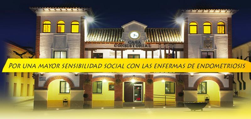 NOTICIA:: El Ayuntamiento de Pinto se ilumina de amarillo para visibilizar la endometriosis