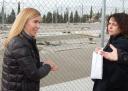 Noticias:Miriam Rabaneda destaca la buena marcha de las obras de reparación de las seis pistas de tenis situadas en el Juan Carlos I
