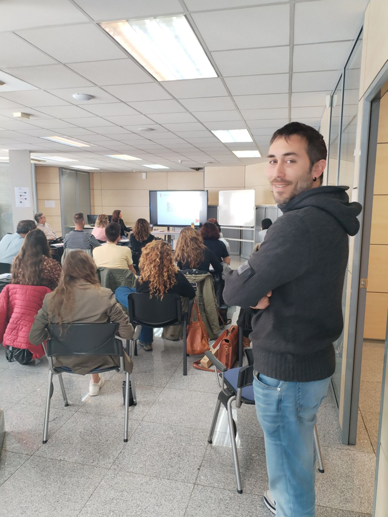 El Concejal de Digitalización y Emprendimiento, Víctor Alonso, presente en las jornadas formativas.