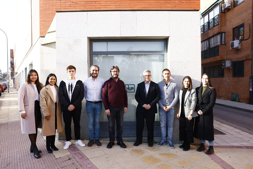 Representantes del Ayuntamiento de Pinto y Cibernos, junto a los alumnos de prácticas de la Universidad Carlos III.