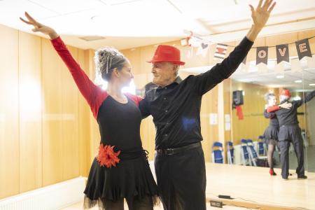DINAMIZACIÓN BAILE DE MAYORES FIN DE SEMANA