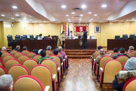 Imagen Firma de contrato de las 122 plazas del aparcamiento situado en el...